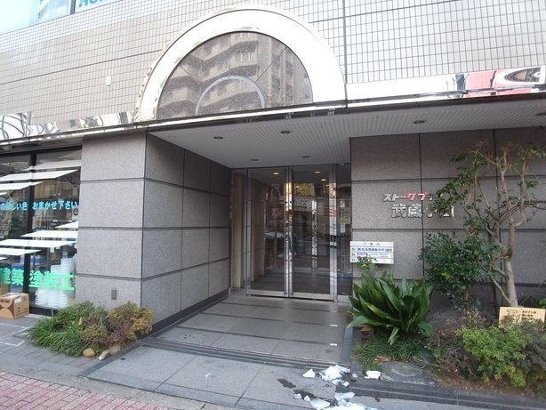 15/23 エントランス