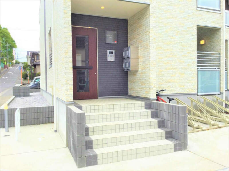 20/21 エントランス