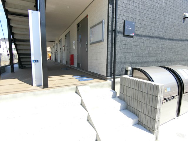 2/2 エントランス