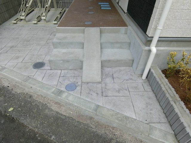 23/25 エントランス