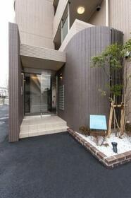 16/16 エントランス