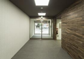 16/16 エントランス