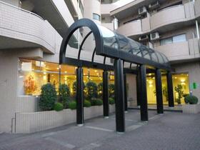 13/14 エントランス