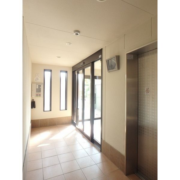 18/19 エントランス