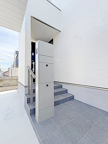 27/28 エントランス