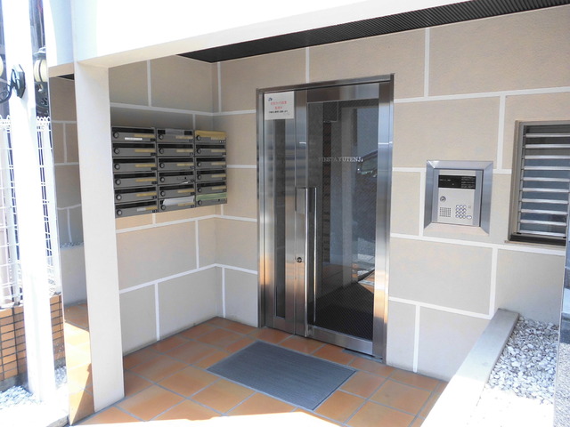 22/26 エントランス