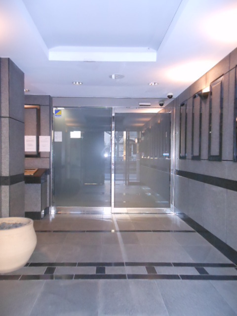 26/28 エントランス