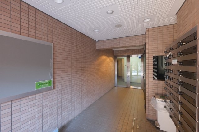 19/30 エントランス