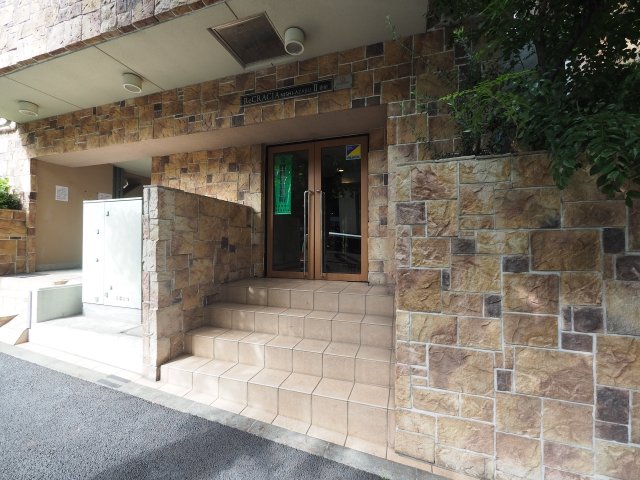 16/18 エントランス