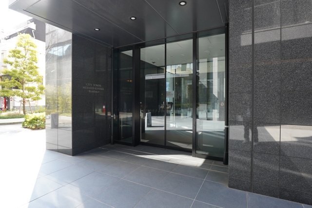 18/20 エントランス