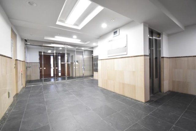 23/30 エントランス