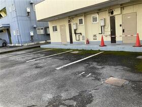 2/3 駐車場
