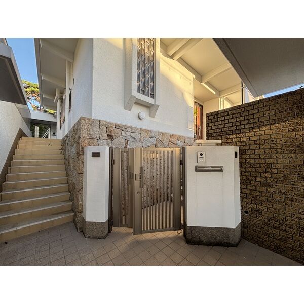 14/15 エントランス