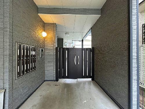 13/13 エントランス