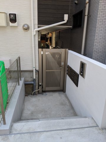 14/14 エントランス