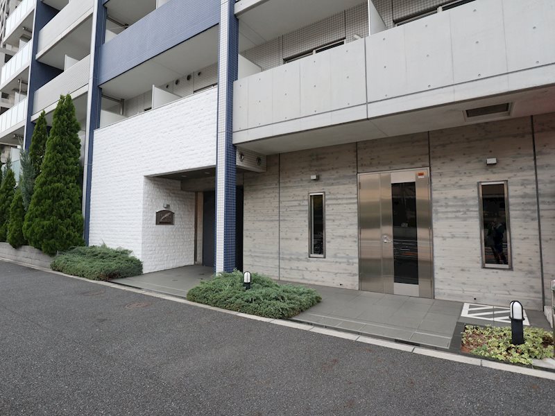 16/16 エントランス