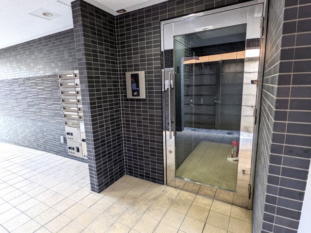 14/18 エントランス