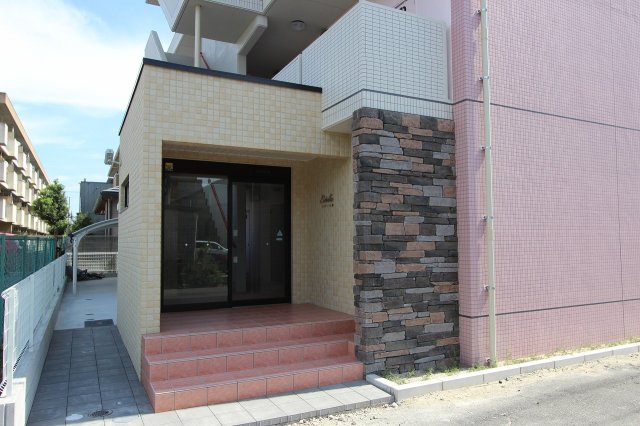 13/22 エントランス