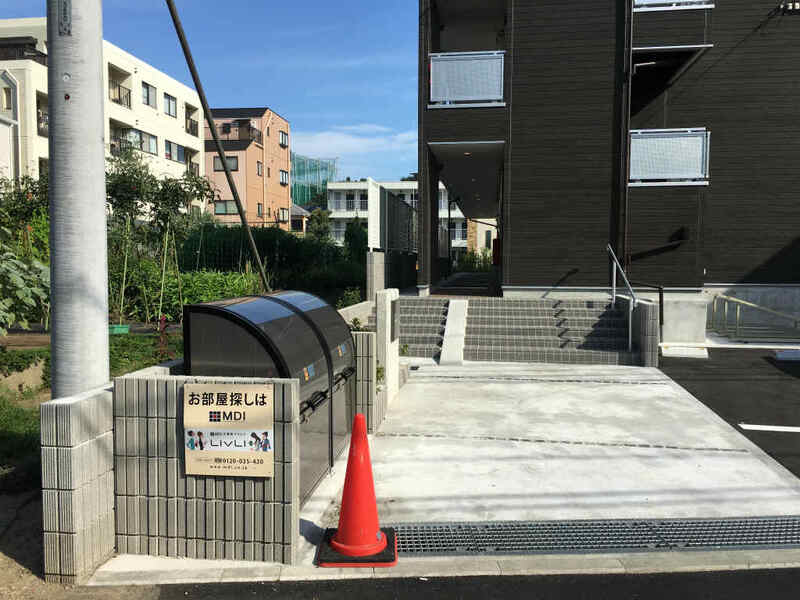 20/21 エントランス