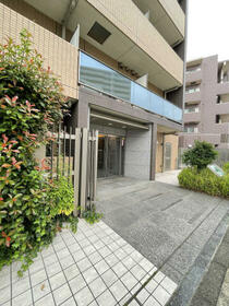 16/16 エントランス