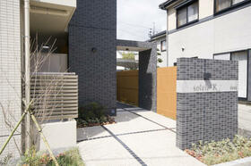 16/16 エントランス