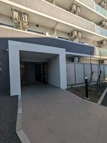 16/16 エントランス