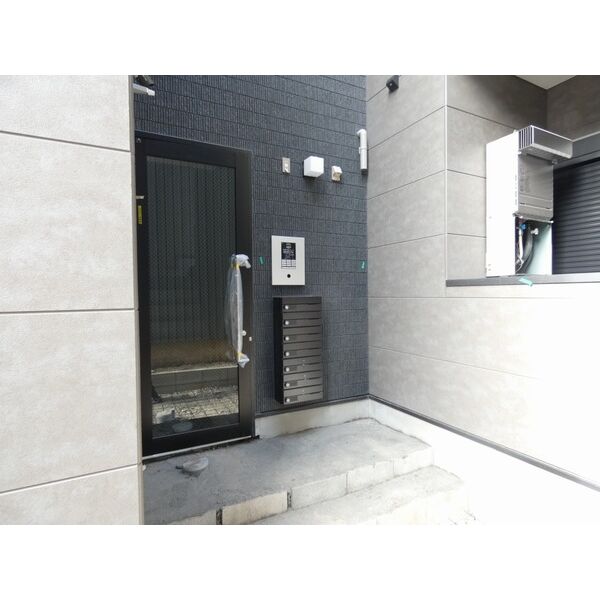 16/16 エントランス