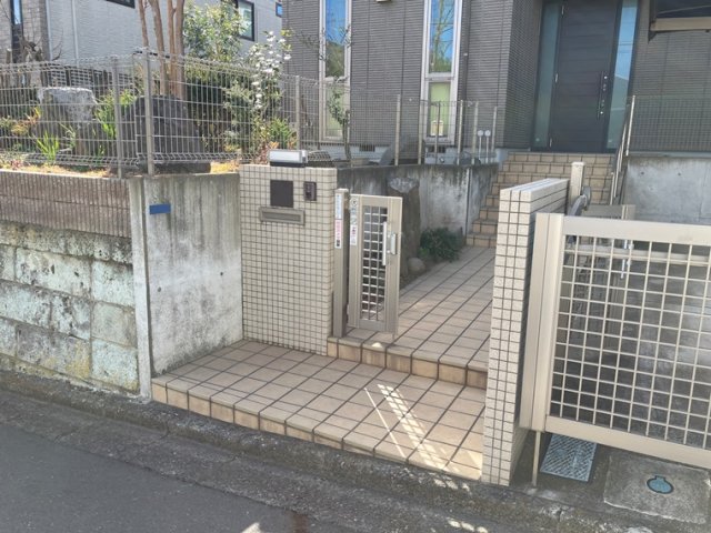 18/22 エントランス