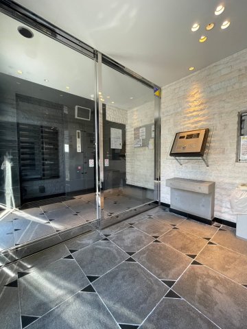 15/15 エントランス