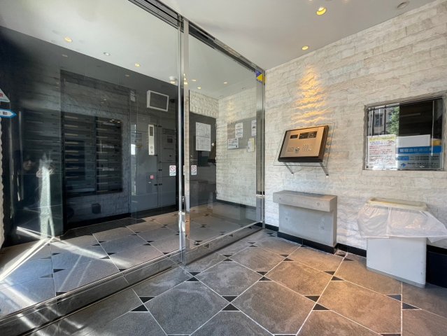 14/15 エントランス