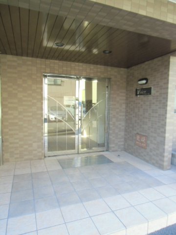 27/29 エントランス