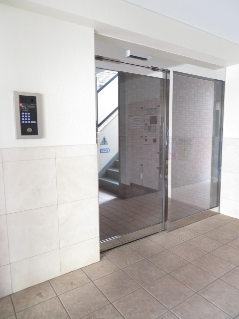 28/29 エントランス