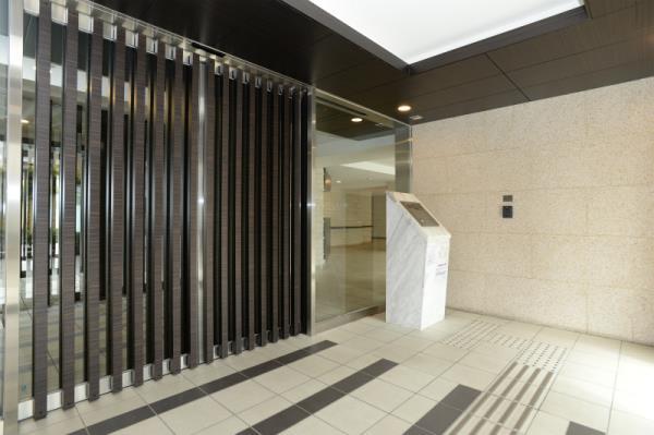 26/30 エントランス