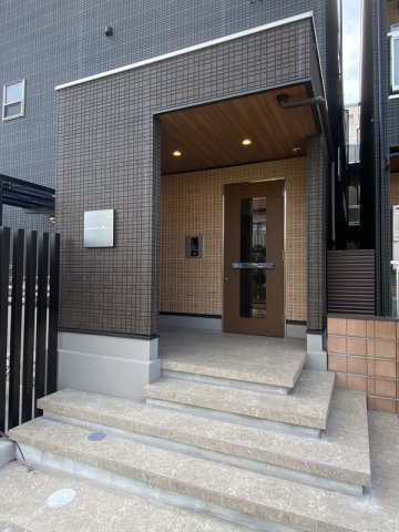 23/24 エントランス