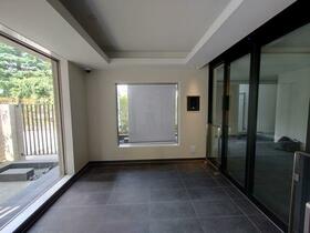 5/5 エントランス