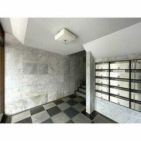 16/16 エントランス