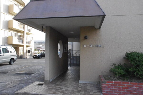 2/2 エントランス