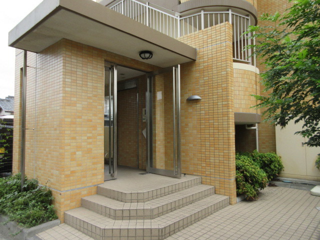 24/25 エントランス