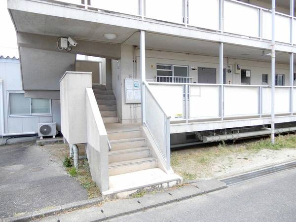 16/17 エントランス