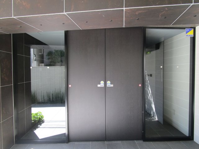 8/10 エントランス