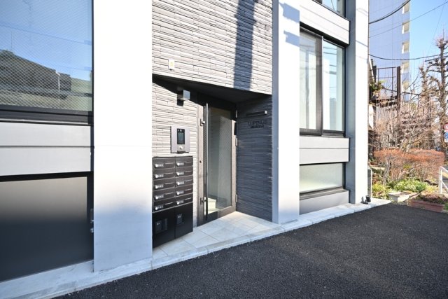 23/24 エントランス