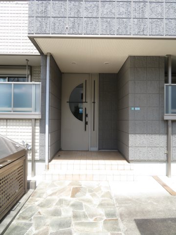 23/24 エントランス