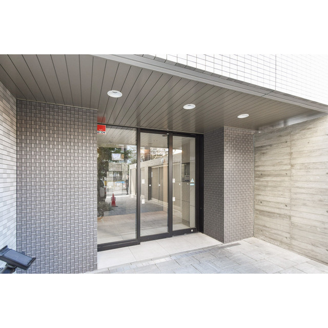 18/19 エントランス