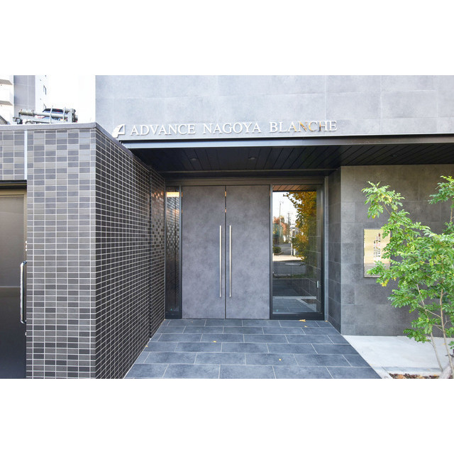 22/22 エントランス