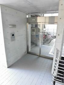 16/16 エントランス