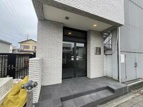 16/16 エントランス