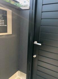 16/16 エントランス