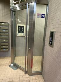 16/16 エントランス