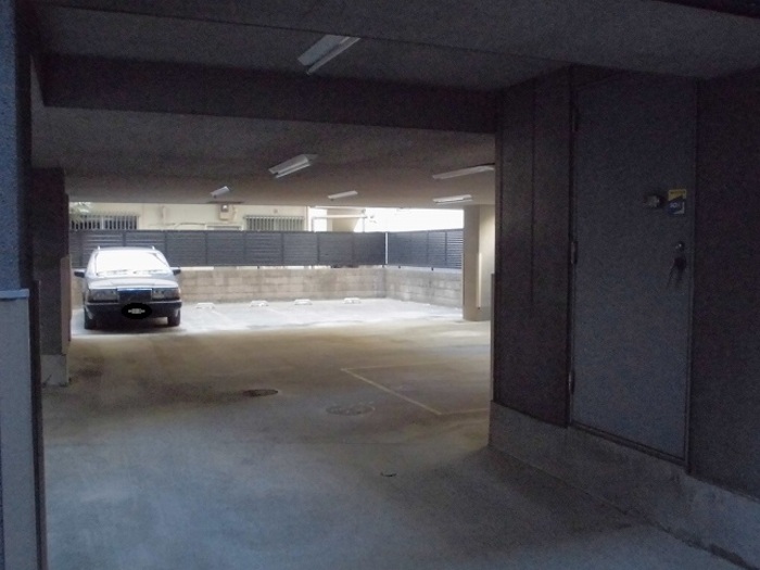 2/5 駐車場