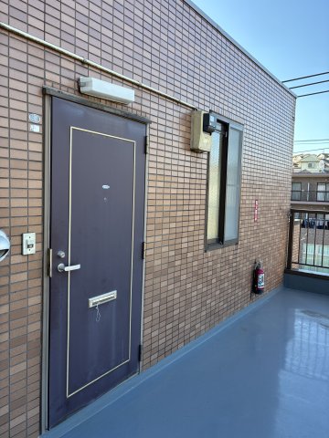 13/14 エントランス